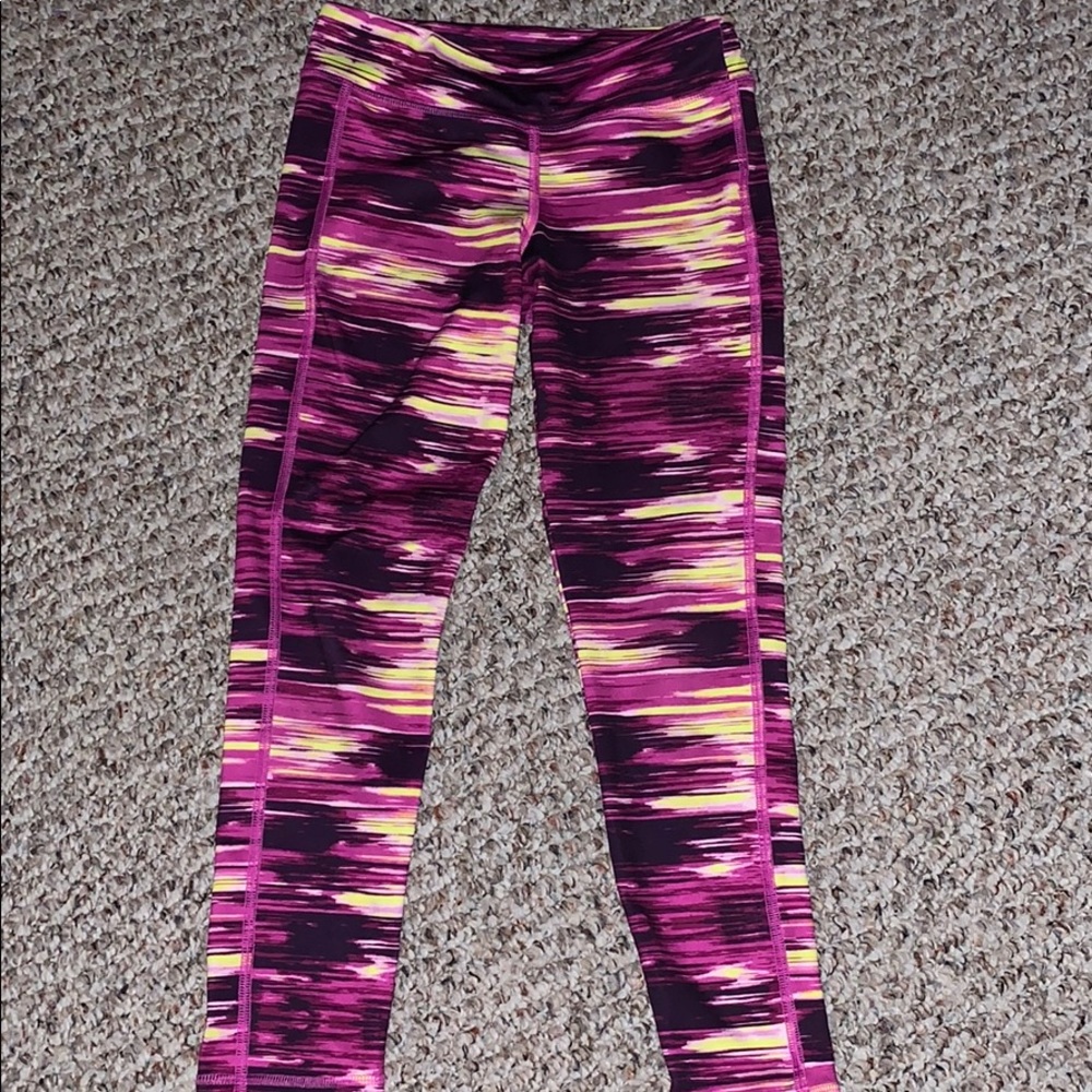 Old navy active Crop leggings.
